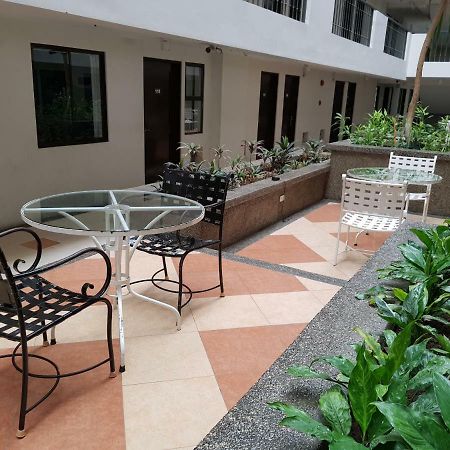 Heart Of The City Studio With Balcony Davao Stadt Exterior foto